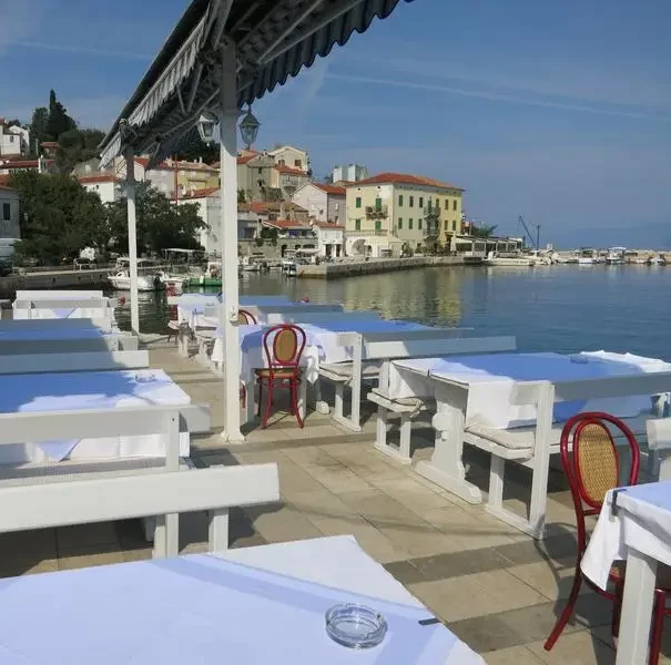 Restaurant in Valun Seaside