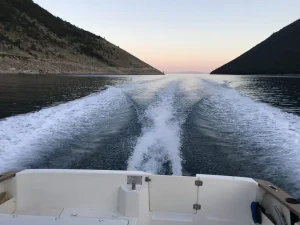 Barca a motore