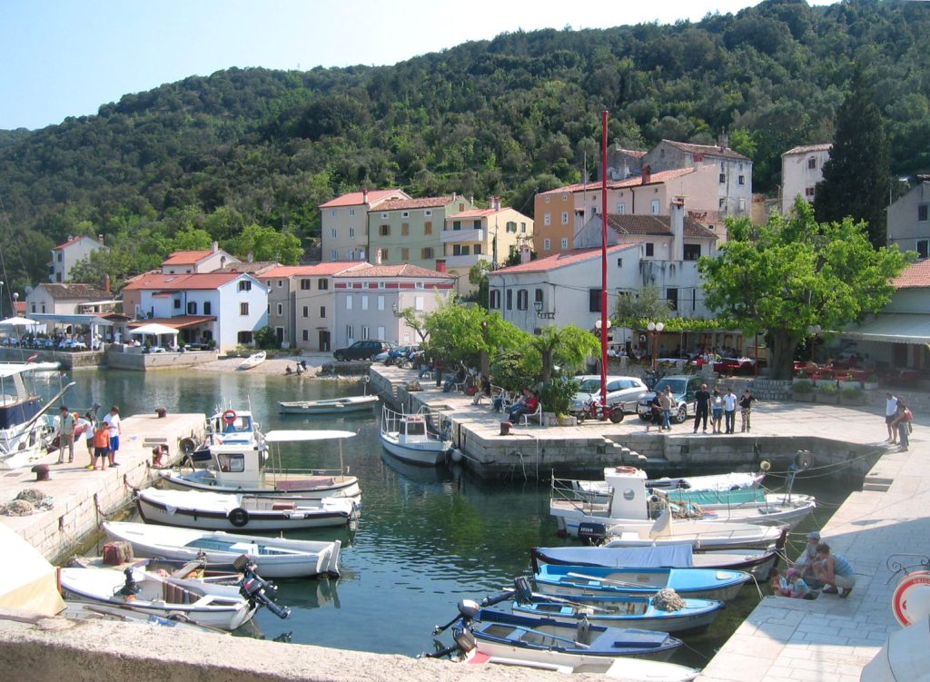Valun Cres Croatia boat trips from rabac